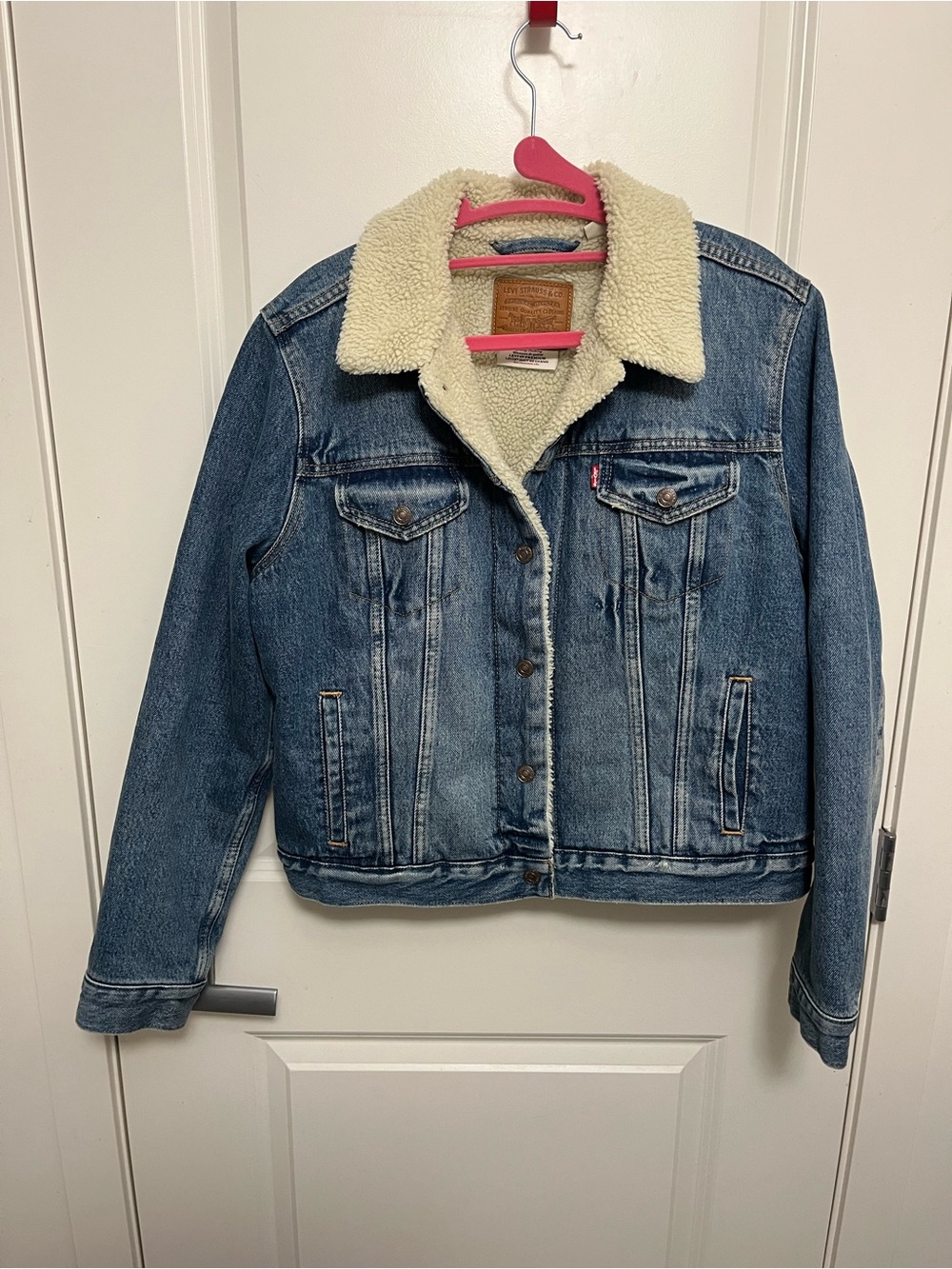 Levi's Women's Sherpa-Lined Cropped Denim Jacket in size XL